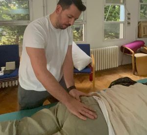 Antalya bel fıtığı fizyoterapisi hakkında bilgi alın. Bel fıtığında egzersiz, manuel terapi ve kişiye özel rehabilitasyon yaklaşımını öğrenin. Antalya bel fıtığı fizyoterapisi, Antalya bel fıtığı tedavisi, bel fıtığı fizyoterapi, bel fıtığı egzersizleri, Antalya fizyoterapist